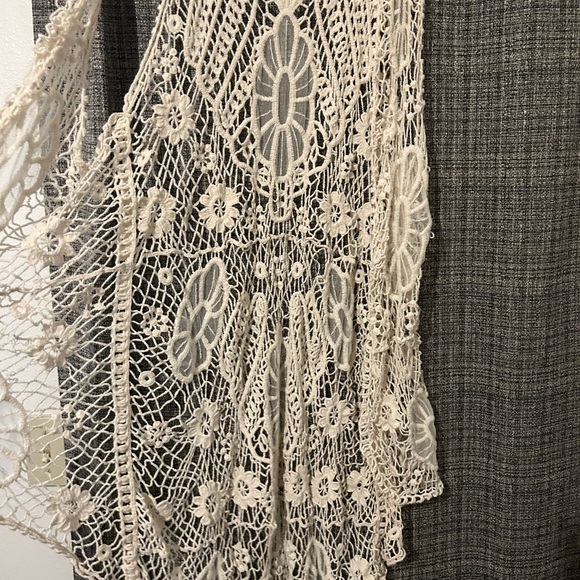 LA Hearts crochet lace vest - Picture 3 of 3